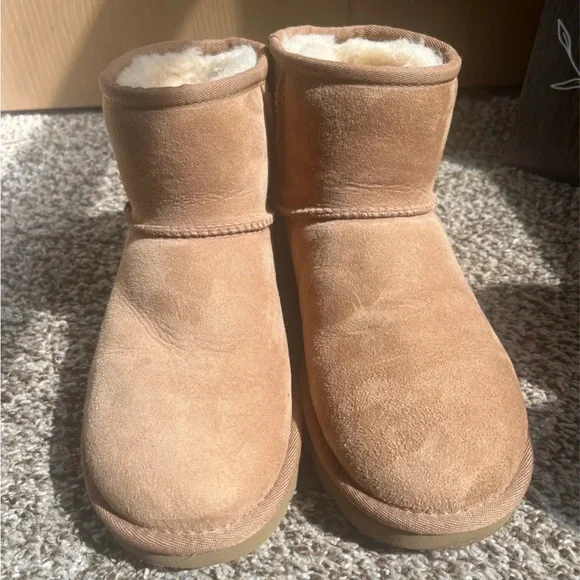 UGG Mini II Tan Boots - Picture 4 of 6